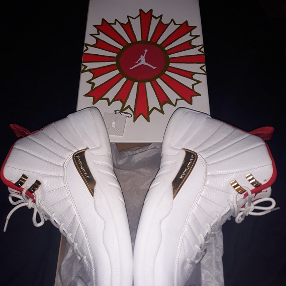 Jordan Retro 12 fiba sz 9.5 like new - Picture 10 of 11